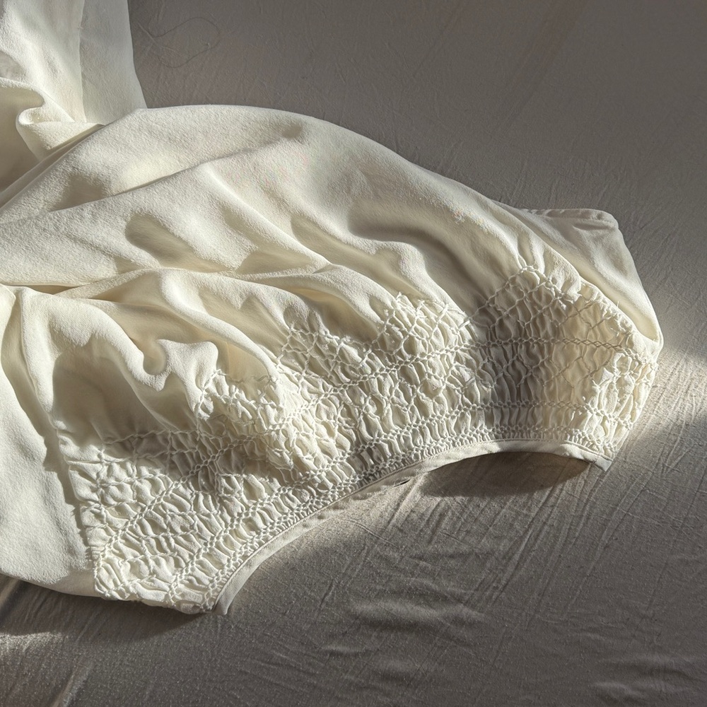 100% Silk Elegant Romantic Cream Blouse - Picture 7 of 9